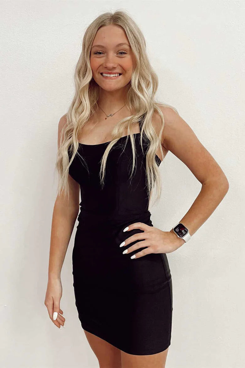 Vestido mini ajustado con cordones para el regreso a casa